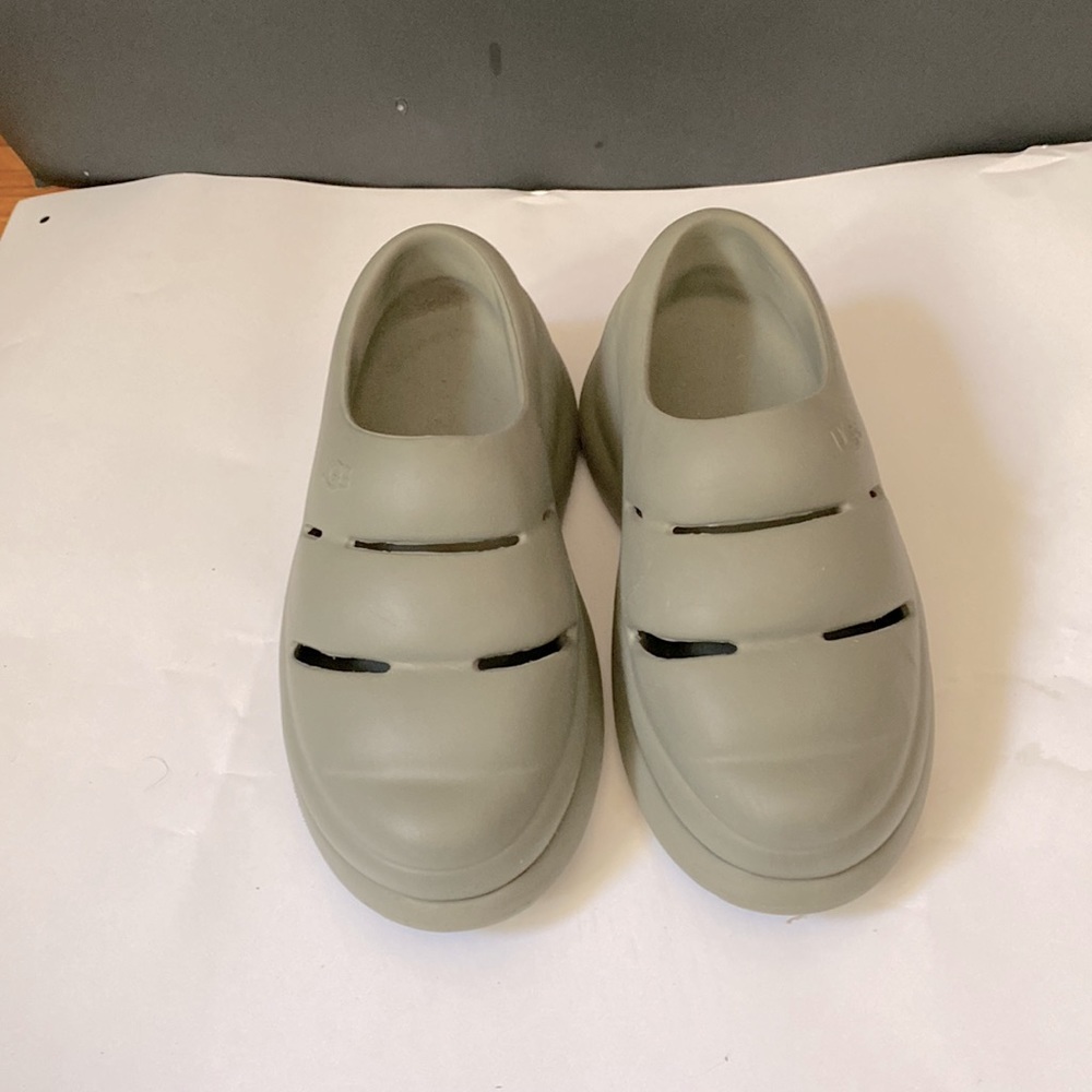 UGG  platform gray rubber slip on